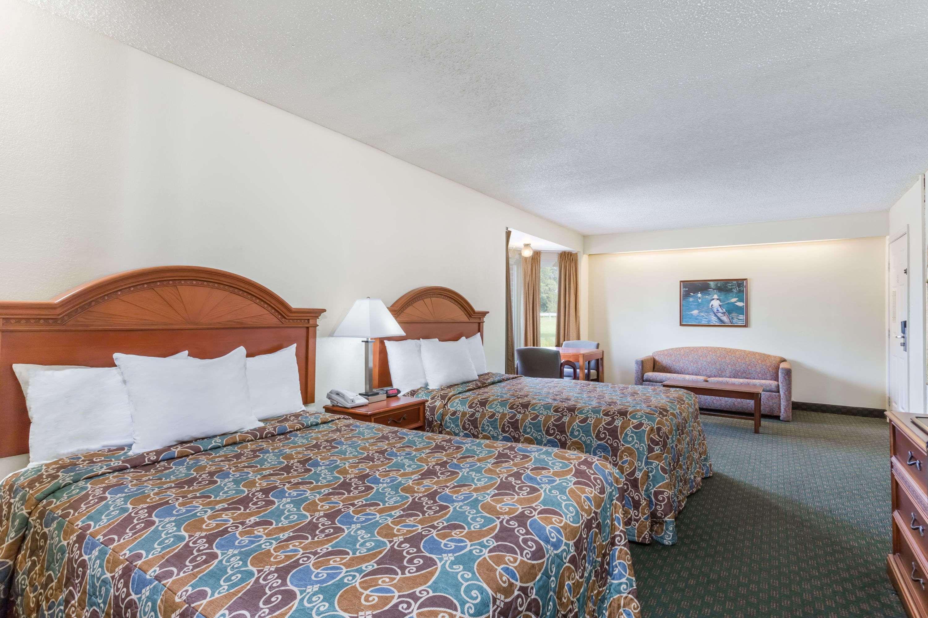 Days Inn By Wyndham Petersburg/South Fort Lee Exterior photo