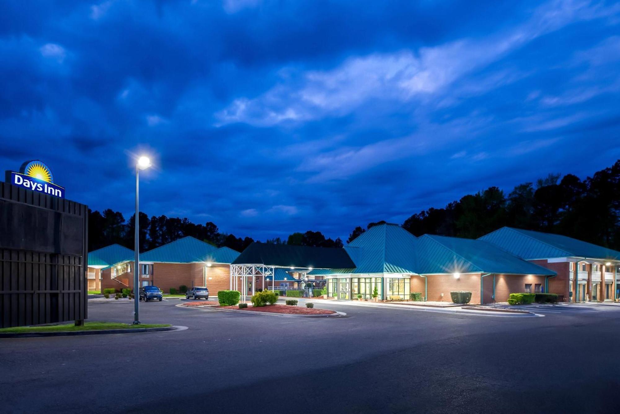 Days Inn By Wyndham Petersburg/South Fort Lee Exterior photo