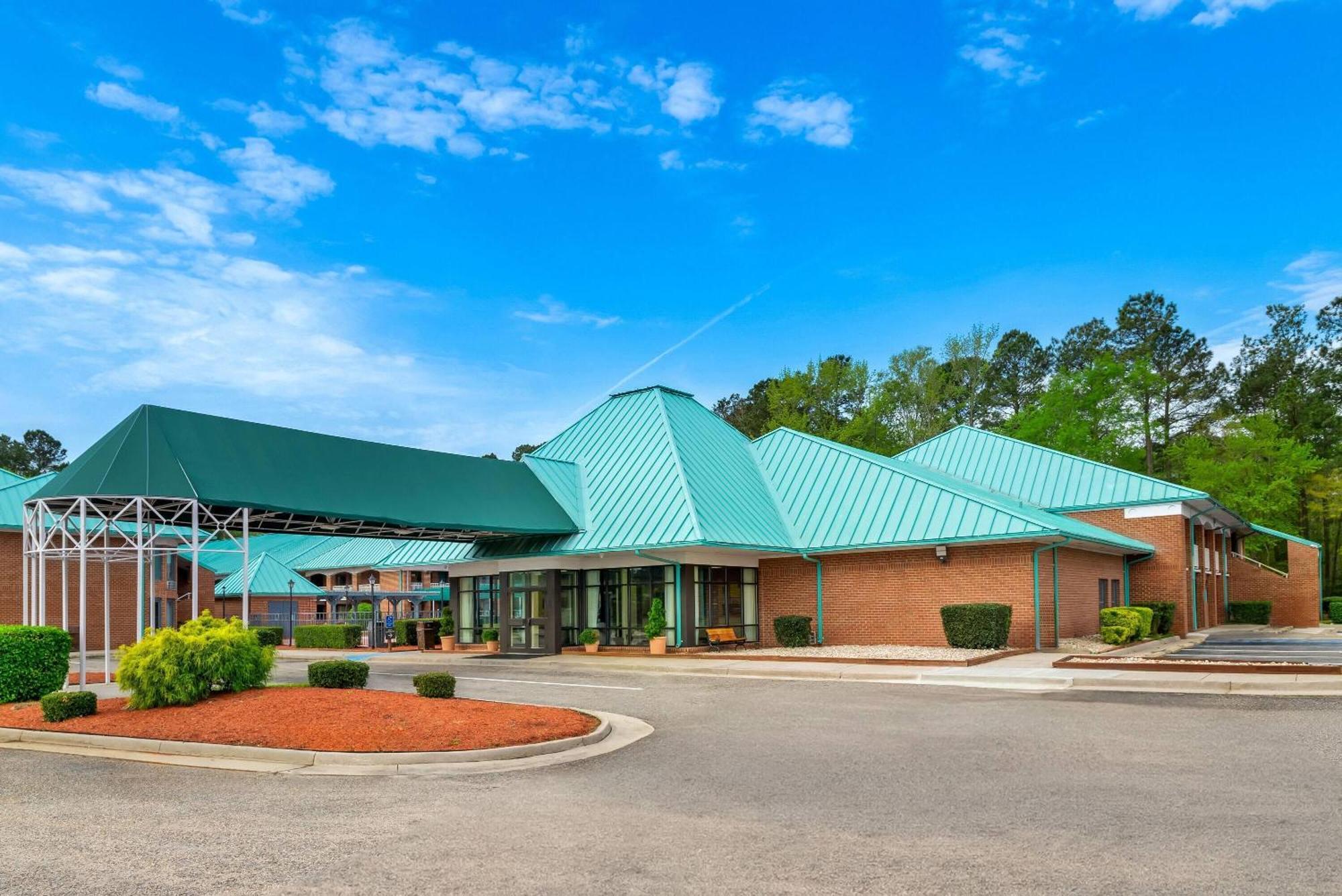 Days Inn By Wyndham Petersburg/South Fort Lee Exterior photo